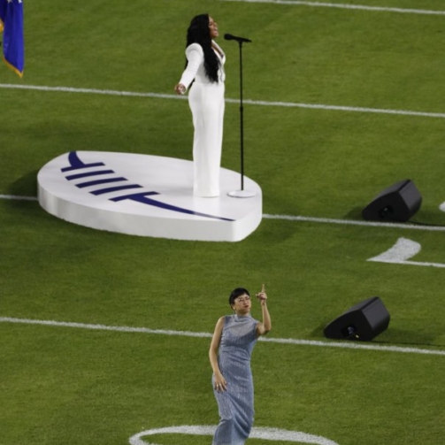 Christine-ASL-Performer-Super-Bowl-Interpreter-Sign-Language