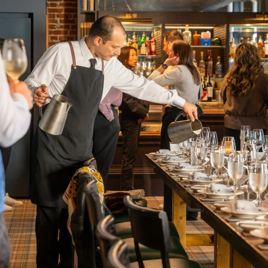 restaurant server customer